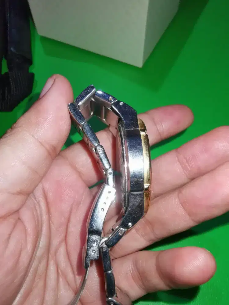 Dijual jam bonia