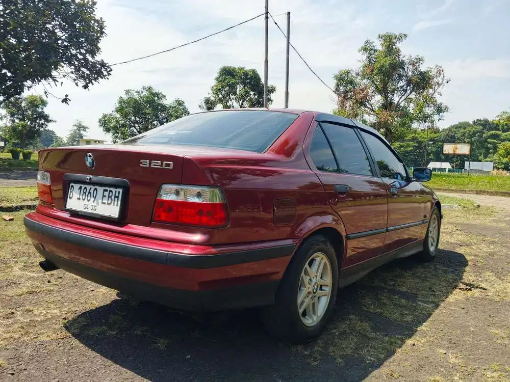 BMW 320i 1995 Bensin