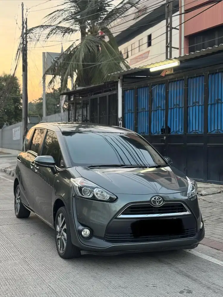 Toyota sienta v 2016 matic