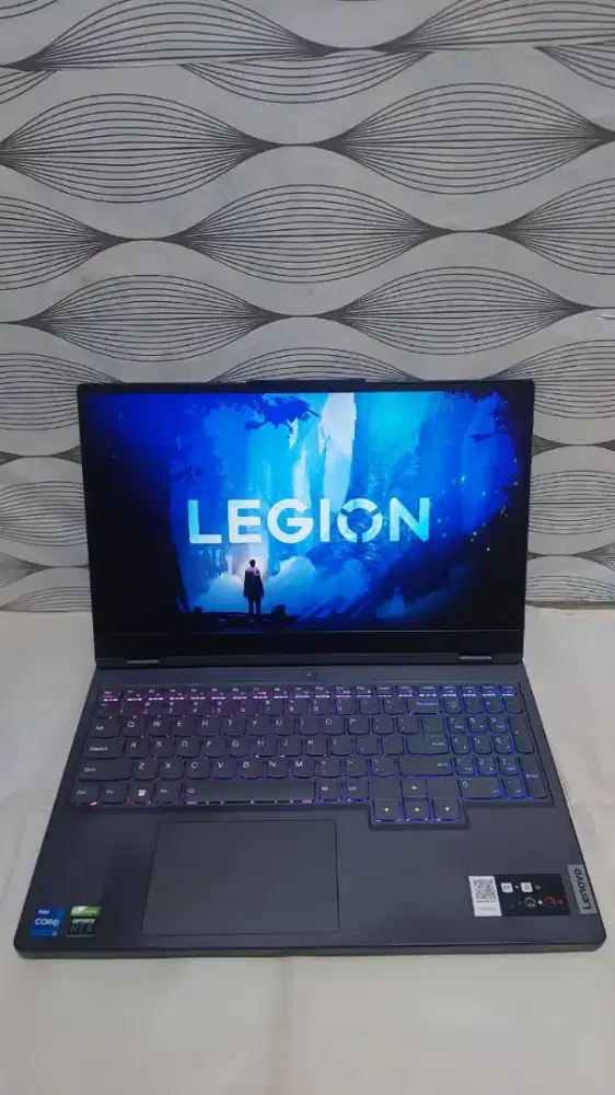Lenovo Legion 5 i7-12700H RTX 3060 6GB 
RAM 16GB 
SSD 512GB