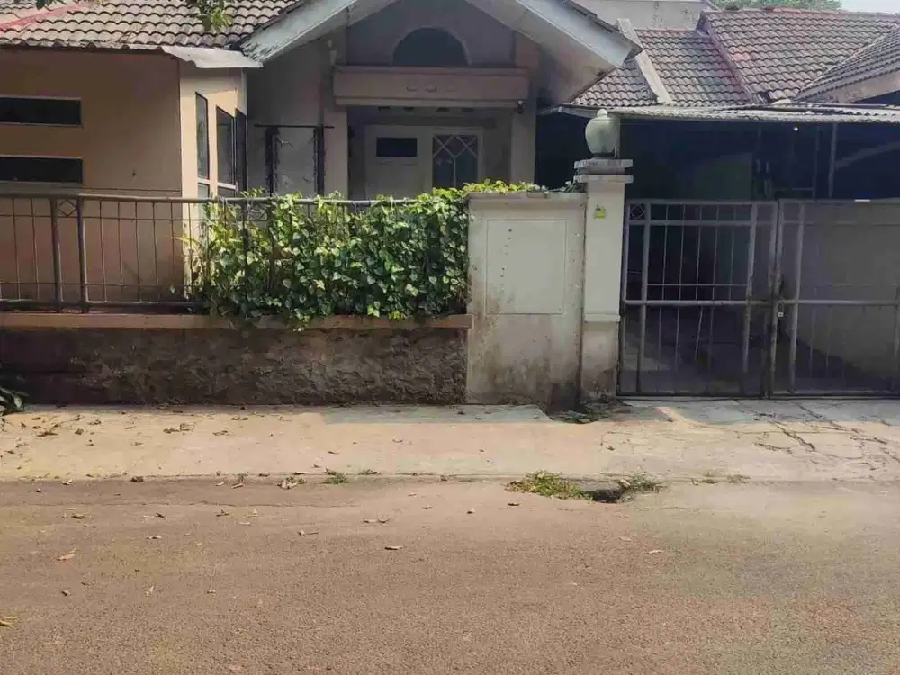 Dijual Murah Rumah di Kencana Loka BSD dengan luas tanah besar