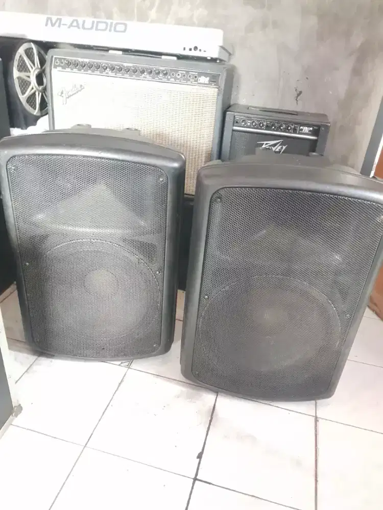 Sepasang speaker aktif 15 inch Soundking FP215