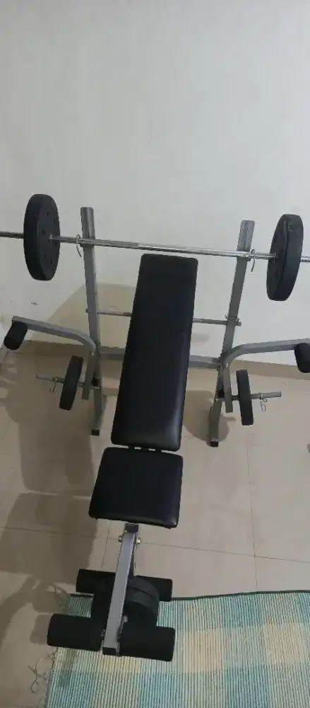 Adjustable Bench Press + Barbel 40KG