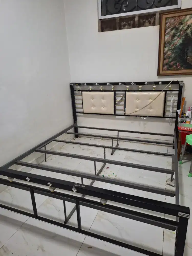 Ranjang besi second sale