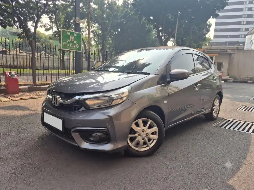 LOW DP Honda Brio Satya 1.2 E Bensin-AT 2022 HFX