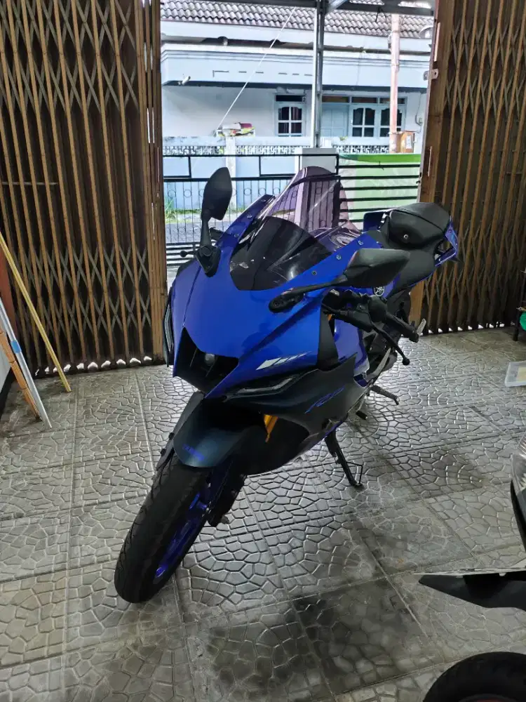 Jual R15 v4 2022 Very Low KM