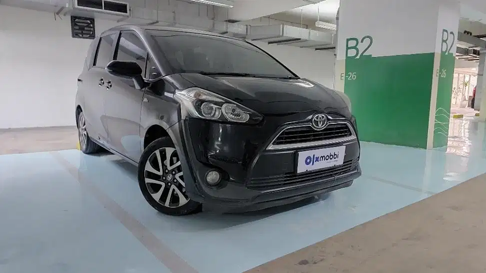 DP MURAH Toyota Sienta 1.5 V Bensin-AT 2016 Hitam CSOKB