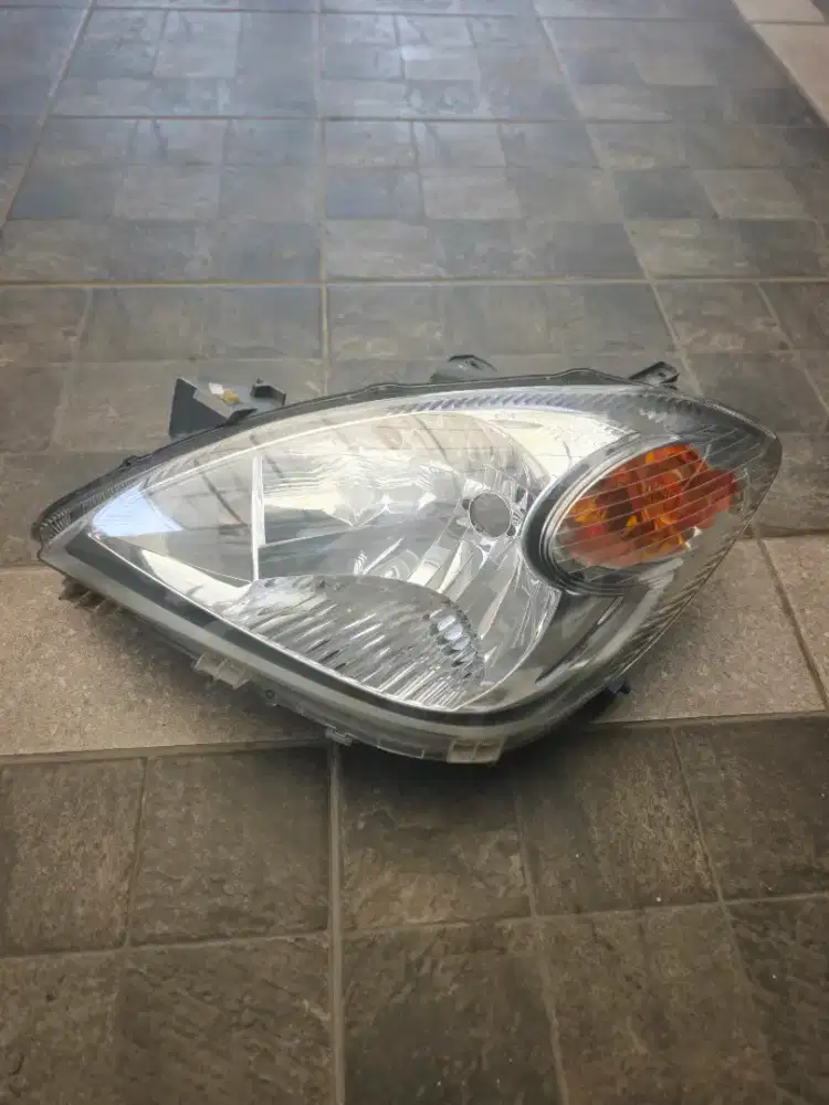 Head Lamp / Lampu Depan Avanza Lama