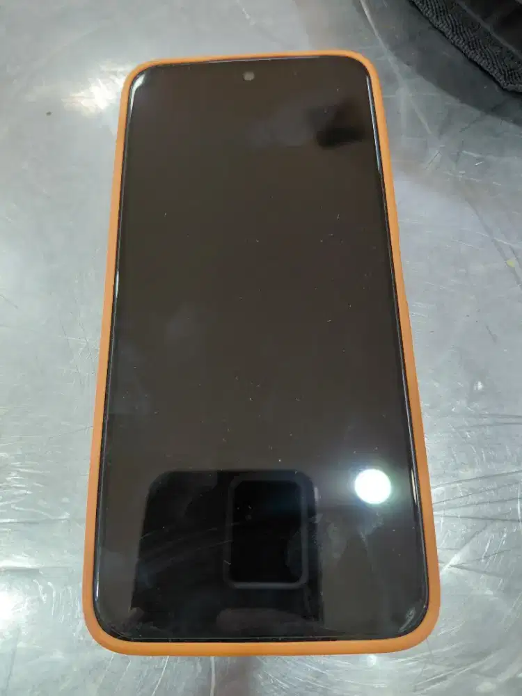 Tecno Spark 50 oranye