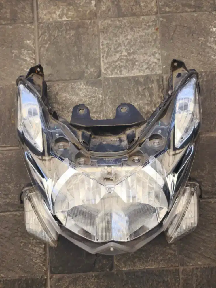 Lampu Depan Yamaha Xeon RC Injection
