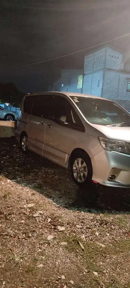 Nissan Serena 2015 Bensin