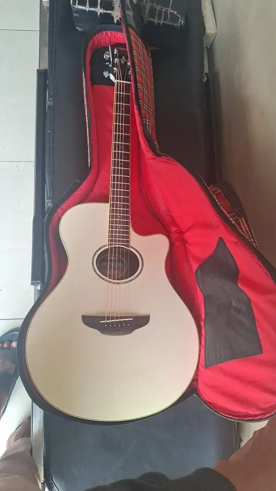Yamaha APX600 Vintage White Original – Terawat + Bonus Gig Bag