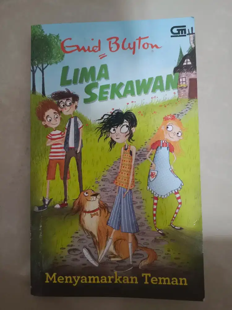 Buku judul Lima Sekawan Menyamarkan Teman