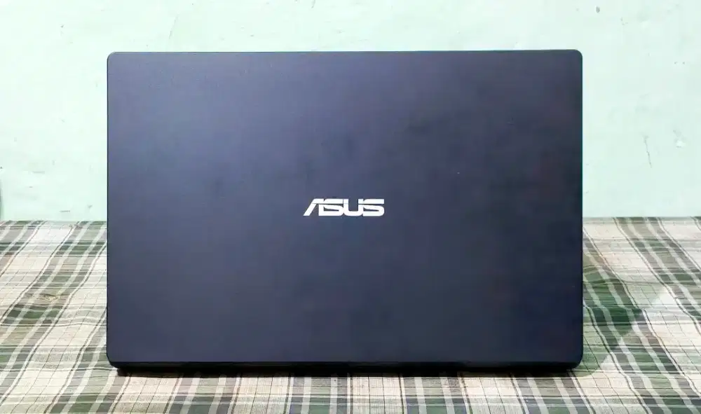 Asus vivobook e410ma backlith Fhd IPS Intel n4020/4/512 batre awet4jam