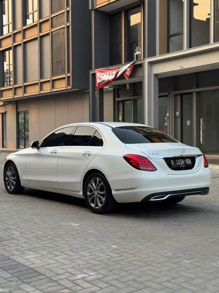 Mercedes-Benz C200 2015 Bensin