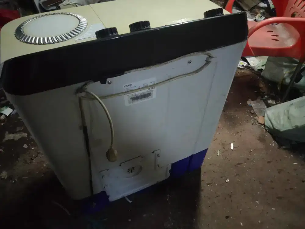 Mesin cuci 2 tabung 75 kg merek aQua