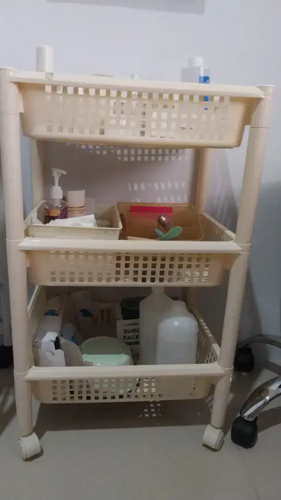 1 paket alat-alat klinik kecantikan atau untuk salon
