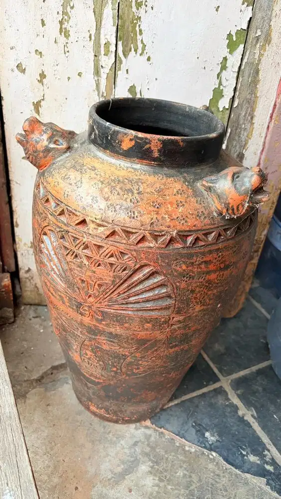 Guci Martaban Antik Cokelat Bronze corak timbul