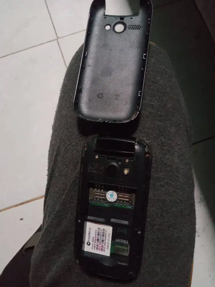 Hp Jadul StrawBerry Lipat Warna Hitam
