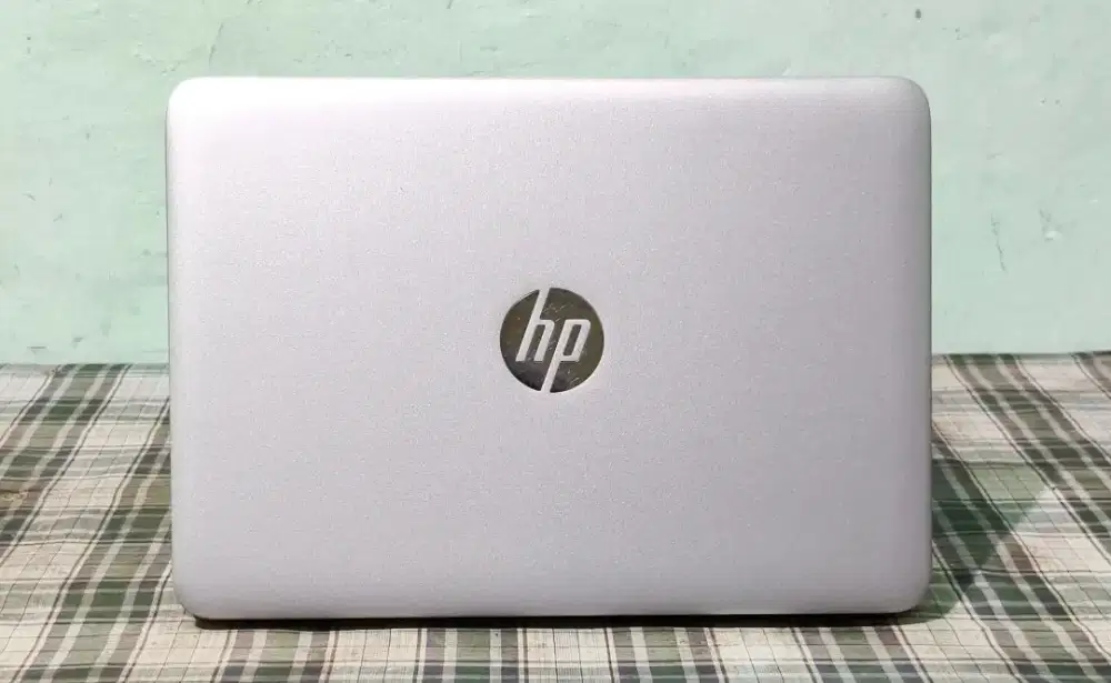 Hp Elitebook 820 G3 backlith core i5gen6/256 batre awet siap pakai