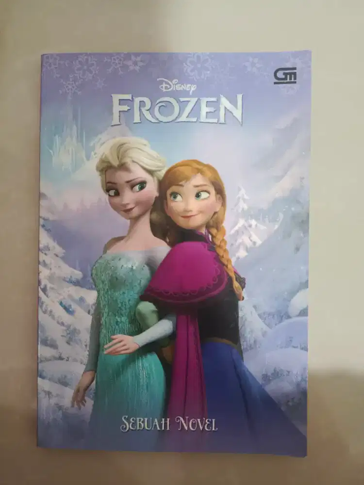 Buku judul Frozen