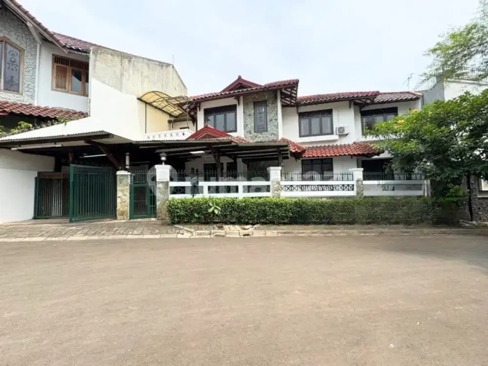 Rumah Semi Furnished Luas 240m2 di Komplek Strategis Cinere Harga Menarik