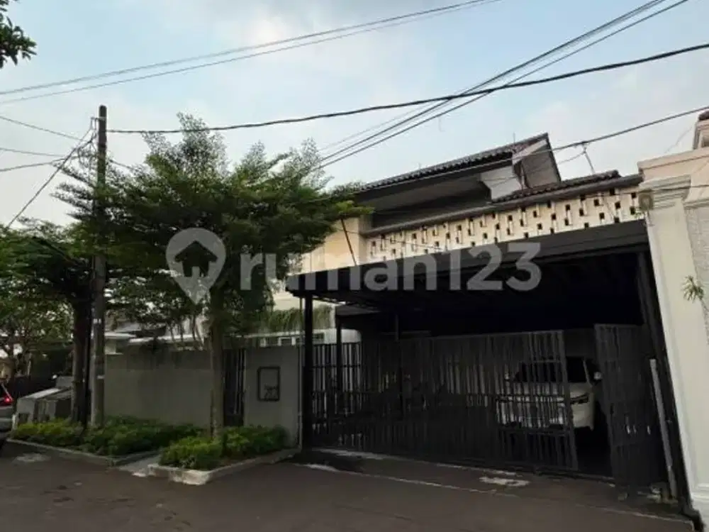 Hunian Premium Luas & Terawat 2 Lantai di Komplek Dekat ke Mall Cinere