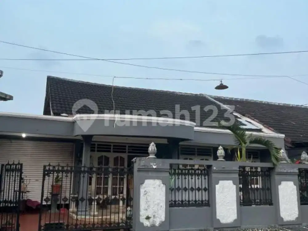 Rumah 1,5 Lantai Tanah Luas Dalam Komplek Strategis di Pamulang