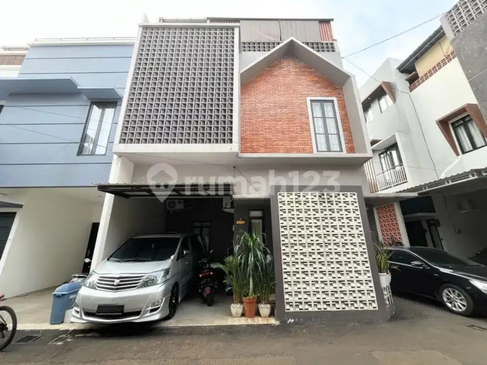 Rumah 3 Lantai Full Furnished di Jagakarsa Desain Minimalis Lengkap Rooftop Cantik