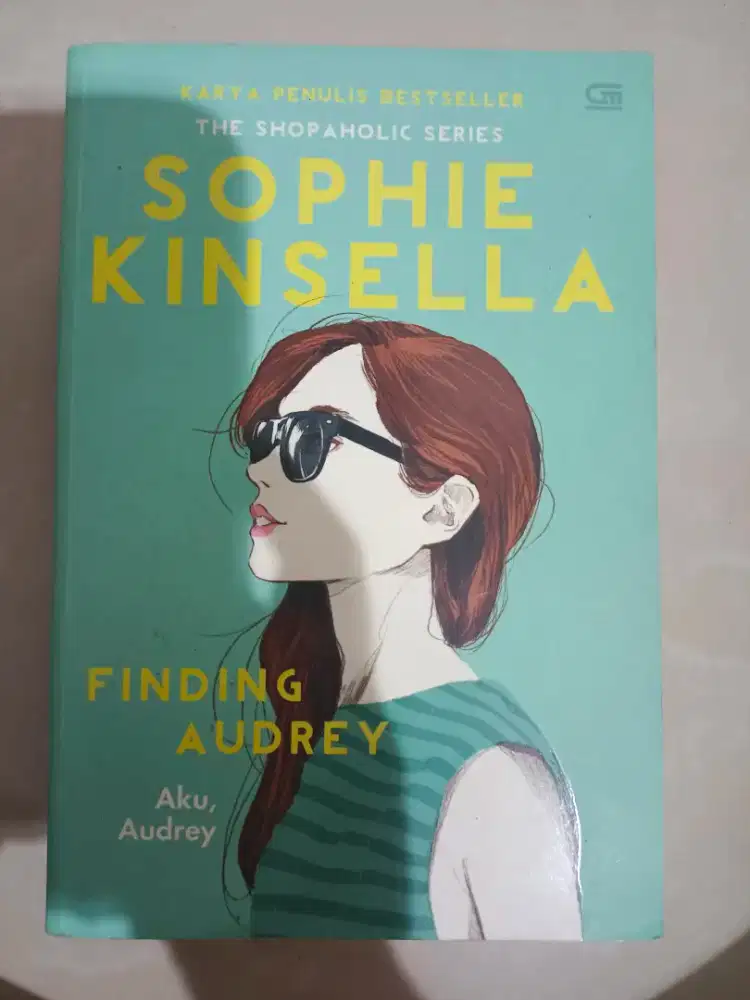 Buku judul Finding Audrey