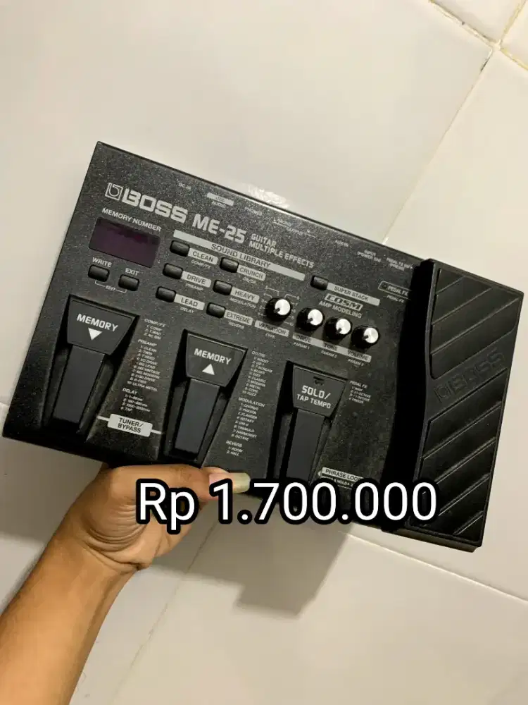 Efek gitar Boss ME25