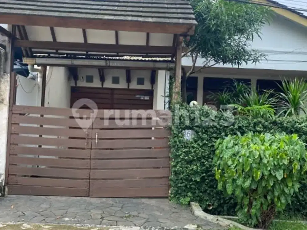 Hunian Asri dengan Karakter Kayu di Megapolitan