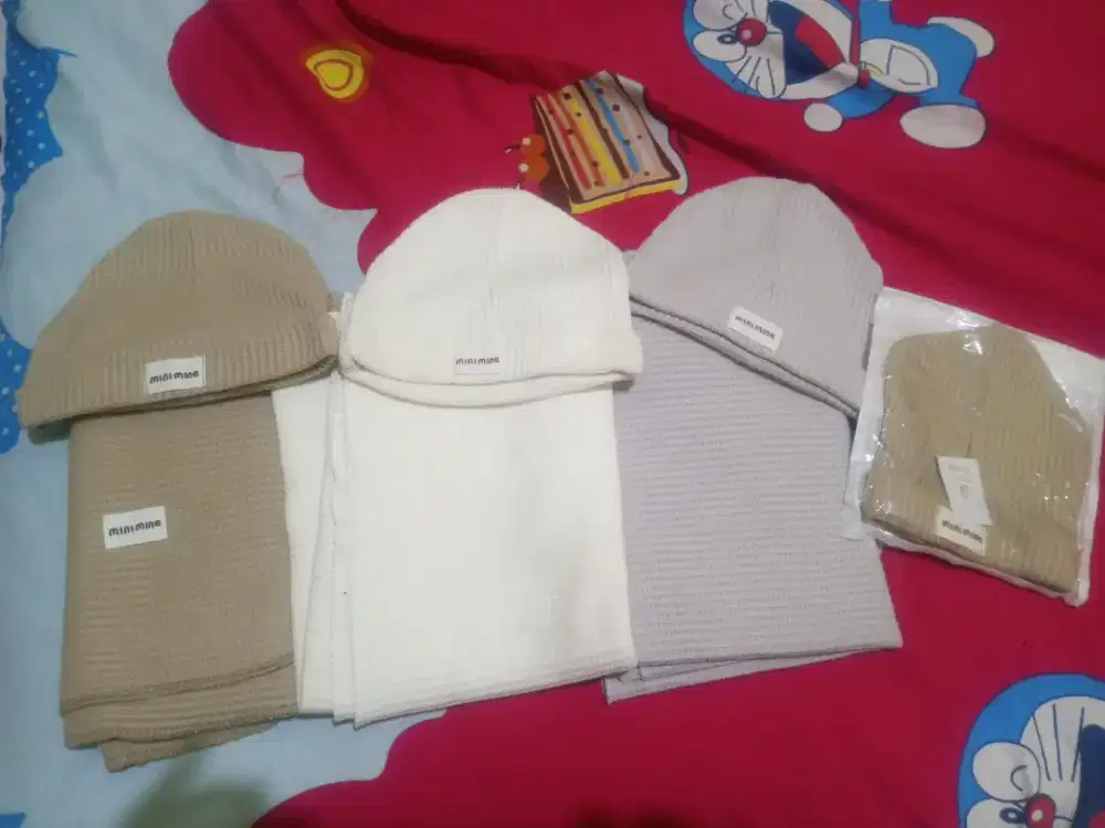 Bedong dan Topi Bayi