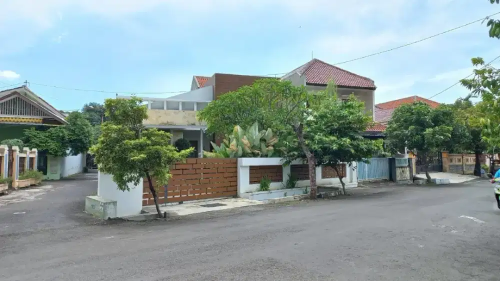 Rumah dijual siap hini jalan super lebar lamper tengah