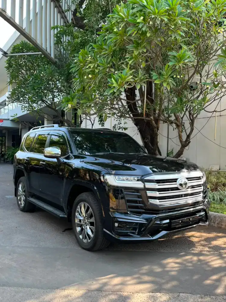 Toyota Land Cruiser 300 VXR 4x4 Nik 2024