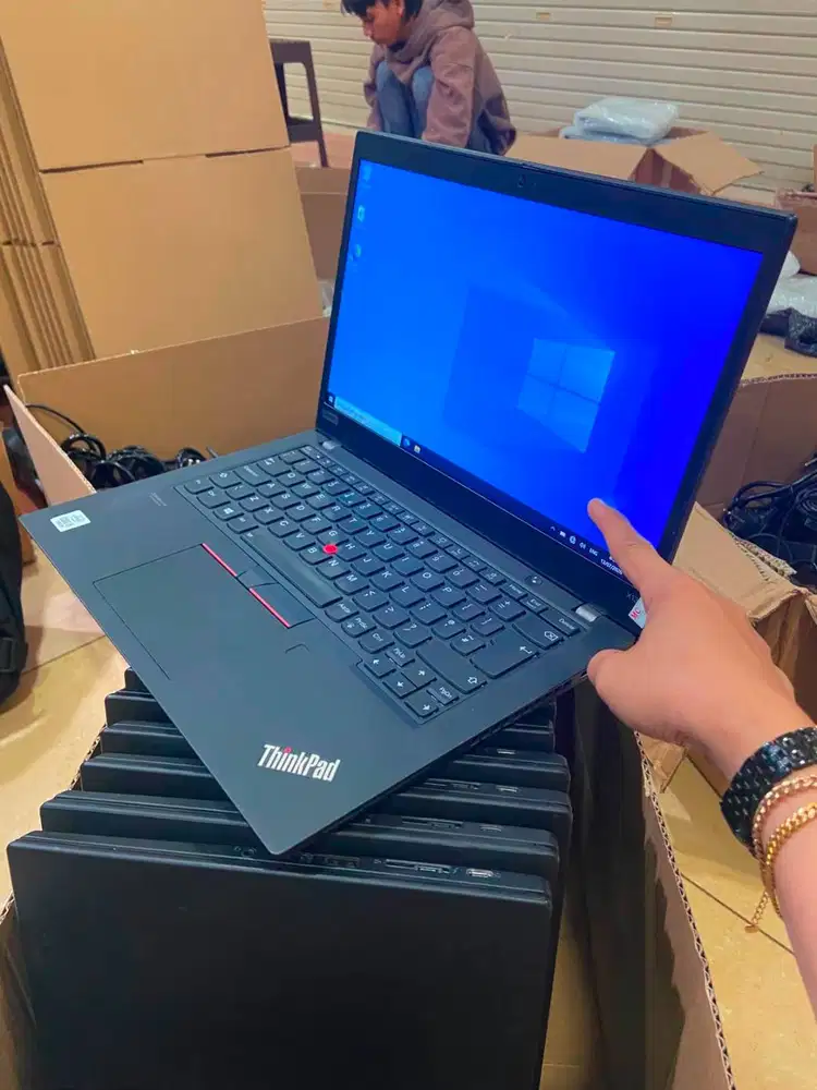 Laptop X13 lenovo core i5 gen 10 RAM 16gb ssd 256 touchscreen kuliah U
