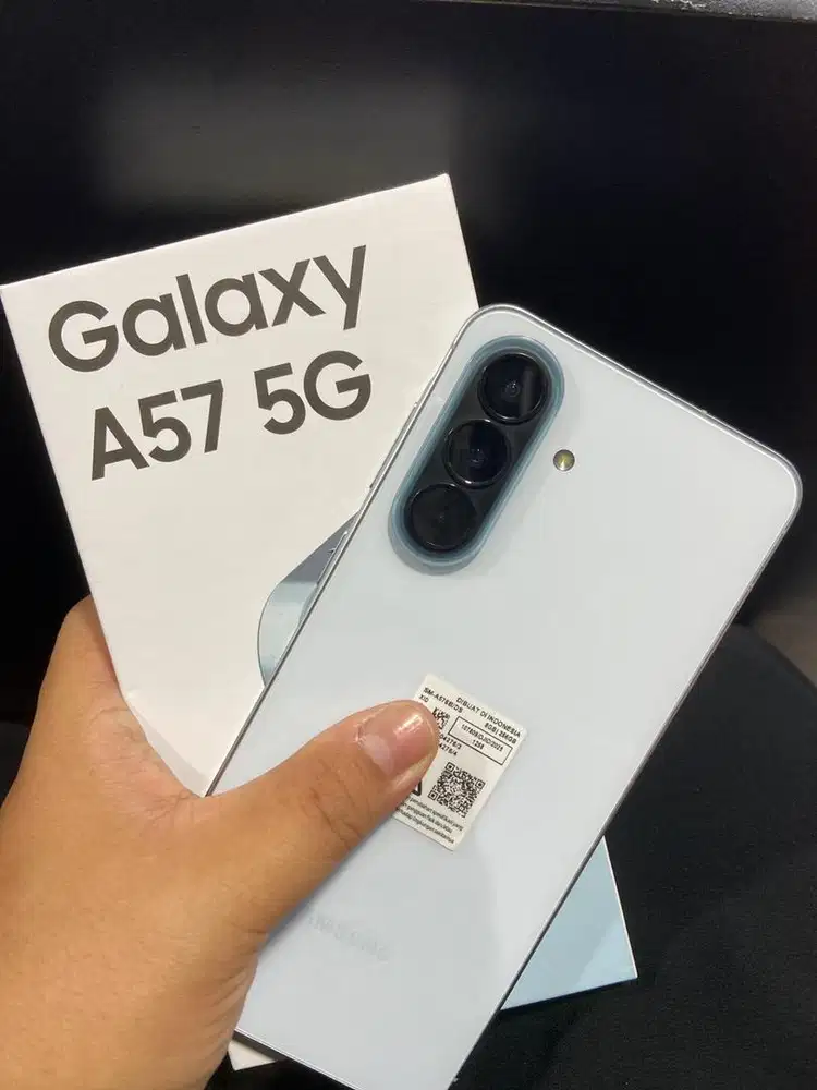 SAMSUNG A57 5g 8+8/256 like new