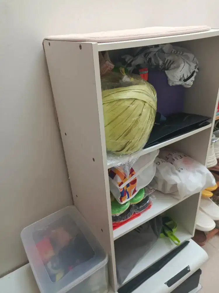 Rak 3 bahan kayu (TIDAK TERMASUK ISINYA, HANYA RAK SAJA)