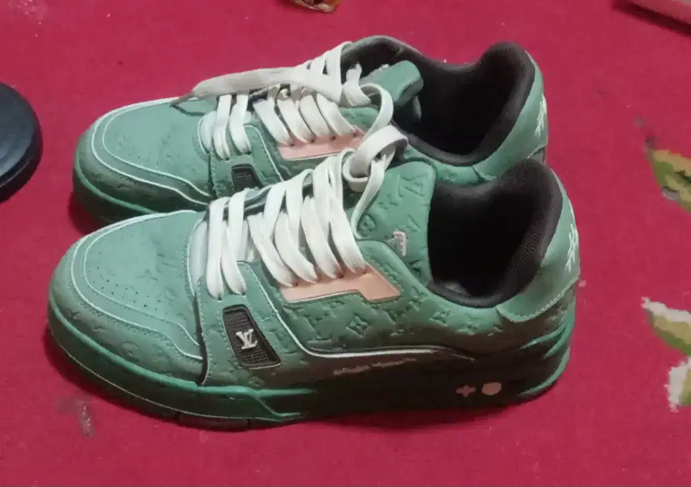 Dijual sepatu LV