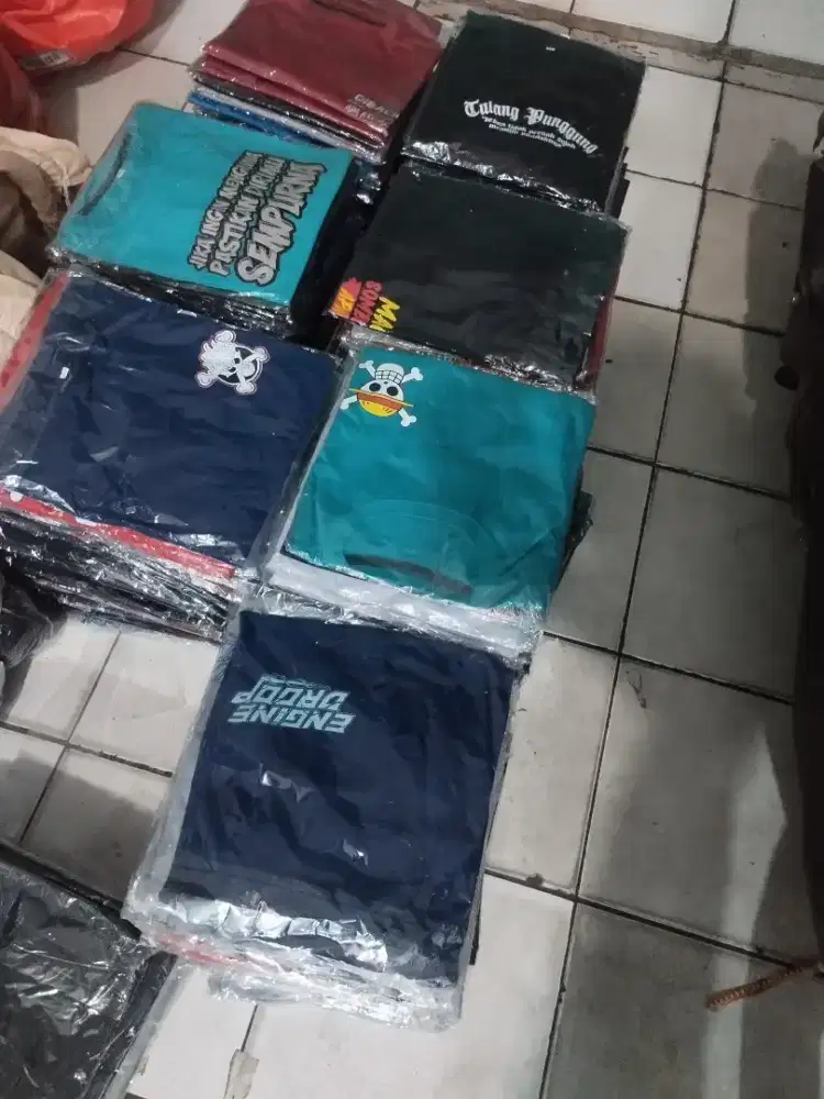 Sisa 35 lusin baju kaos dewasa