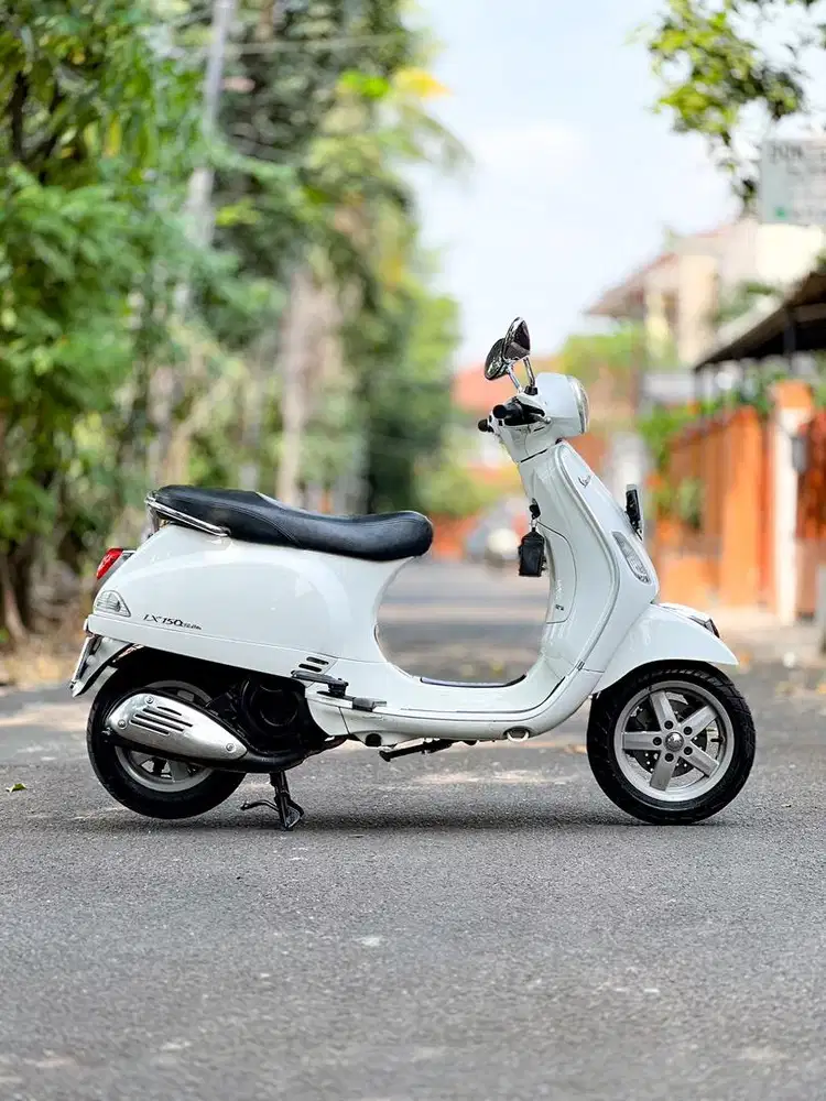 VESPA LX 150 2V 2011 TERMURAH!
