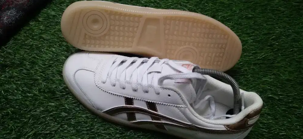 Tokuten white gold
