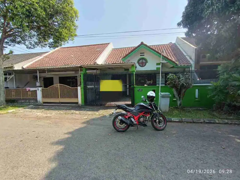 Rumah terawat siap huni batununggal.
Lokasi di ujung selatan komplek.dekat tembok pembatas tol