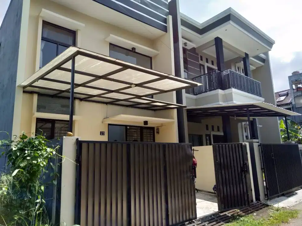 Rumah Hadap Timur di Komplek Kiarasari, Bandung