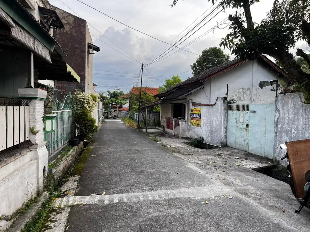 Dijual rumah harga tanah strategis - LT 514