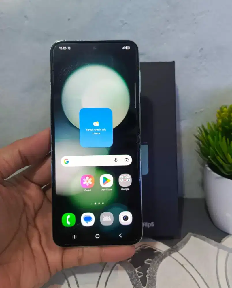 SAMSUNG Z FLIP 5 5G RAM 8/256GB ORIGINAL SEIN MULUS NORMAL FULLSHET