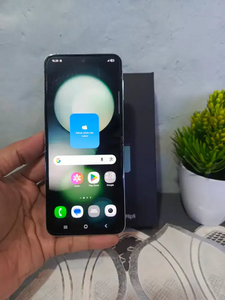 SAMSUNG Z FLIP 5 5G RAM 8/256GB ORIGINAL SEIN MULUS NORMAL FULLSHET