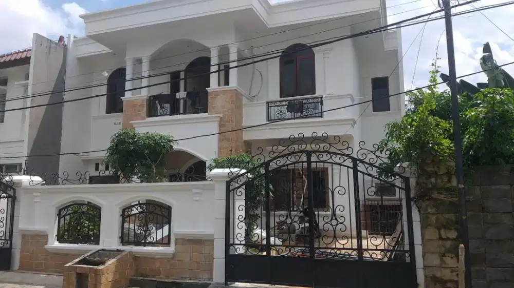 Dijual cepat rumah bagus di Komplek Billymoon Pondok Kelapa Jakarta