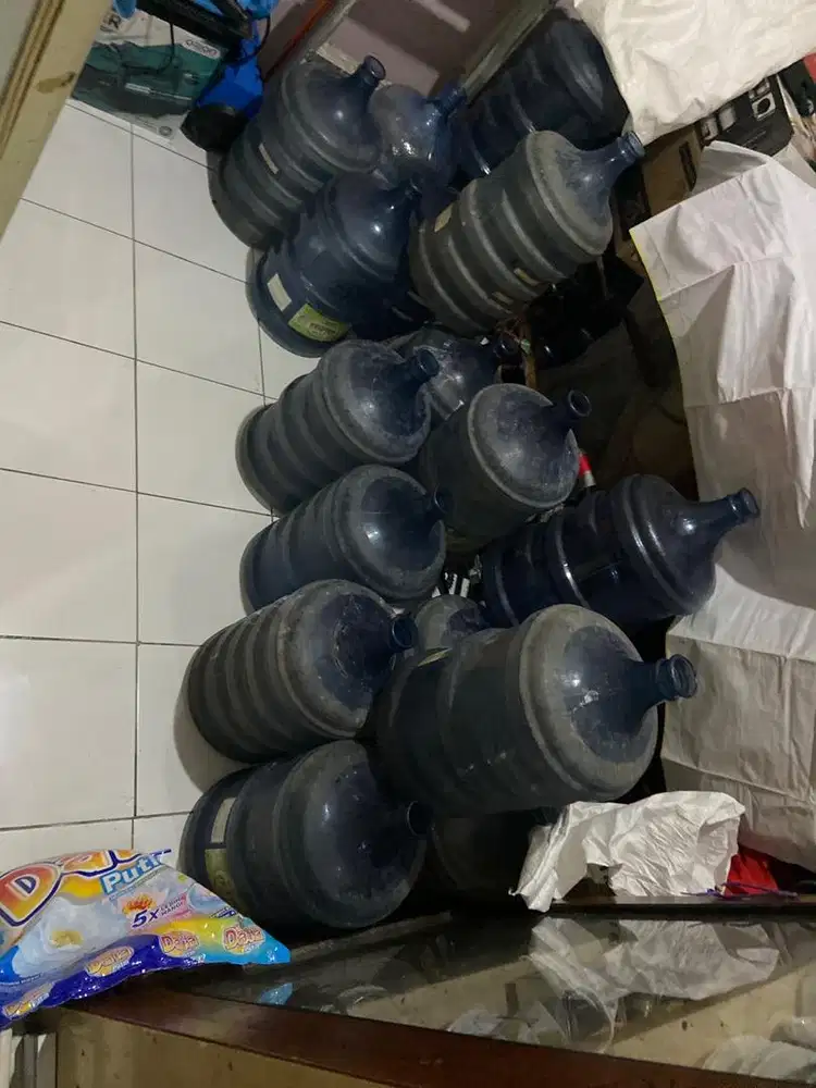 Galon air isi ulang