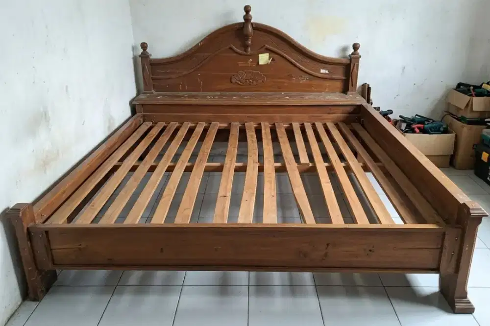 Dipan Kayu Jati